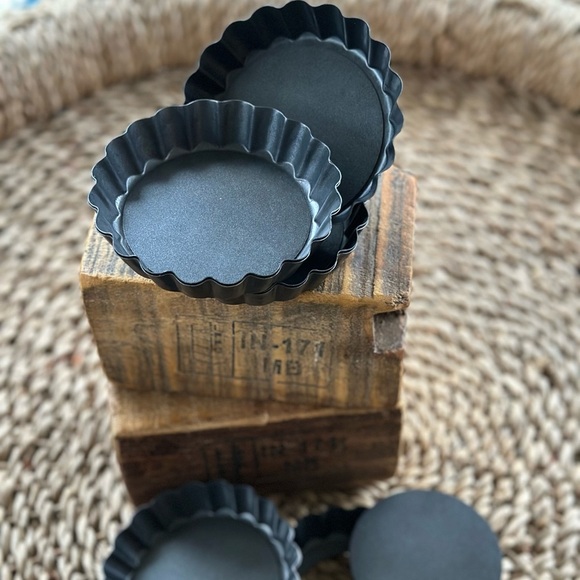 10 Loose Bottom 4” Quiche/Tart Pans - Picture 3 of 5